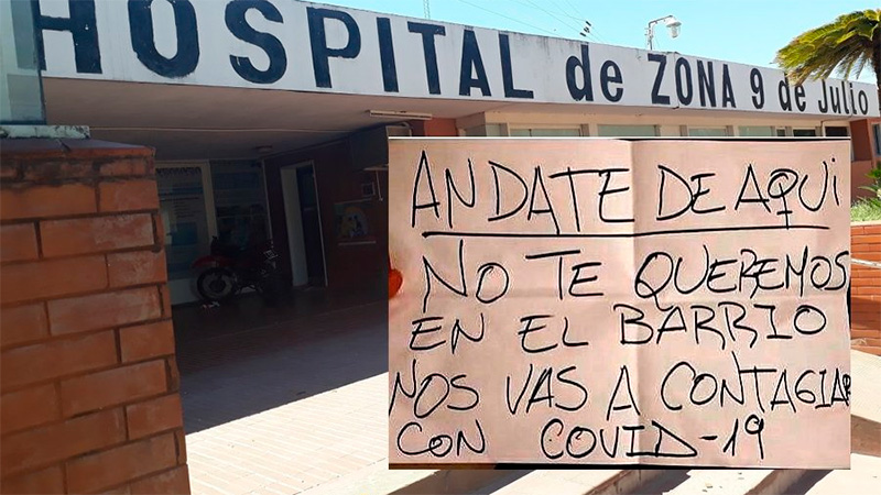 El cartel que vecinos dejaron en la casa del director de un hospital entrerriano