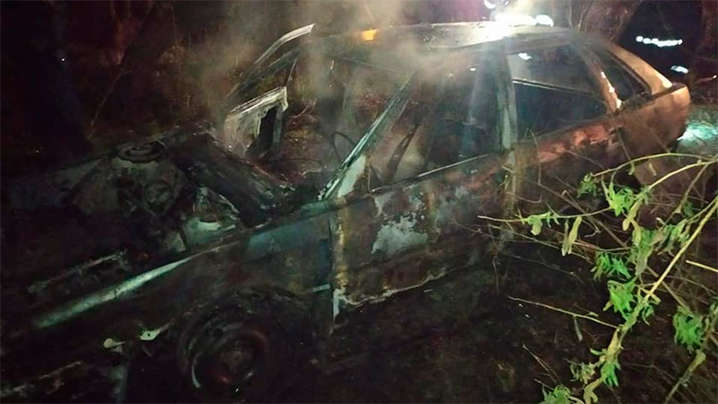 Quemaron dos autos abandonados: Se presume que el fuego fue intencional.-