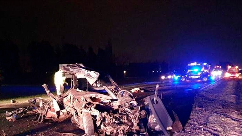 Dos muertos en un choque frontal entre un auto y un camión en ruta ...