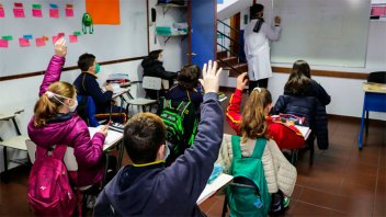 Adelantan el receso escolar en Chile porque subieron los casos de covid