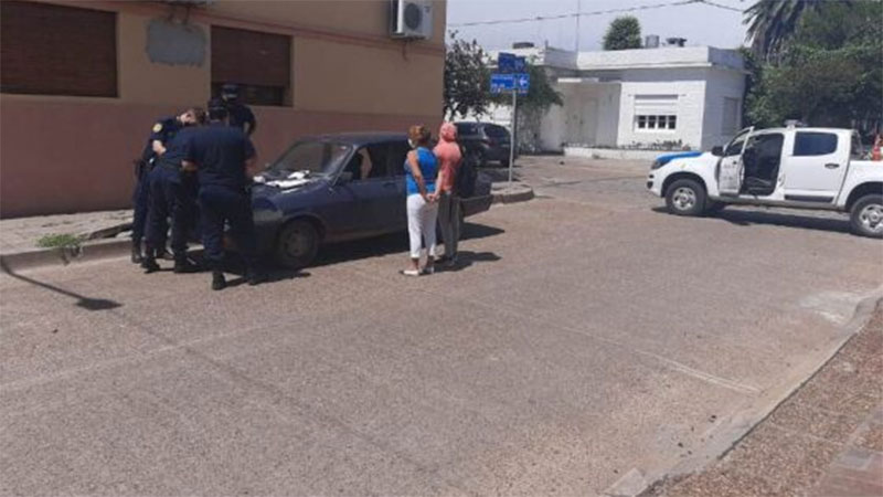 Una Mujer Se Descompensó En Un Auto Y Hallaron Un Arma En El Rodado Policiales 2828