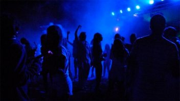Restricciones por Ómicron en Córdoba: suspendieron recitales, bailes y boliches