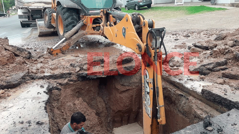 Finalizó arreglo de caño de agua en la zona este y reanudan el servicio ...