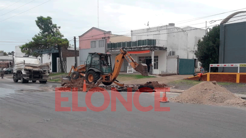 Finalizó arreglo de caño de agua en la zona este y reanudan el servicio ...