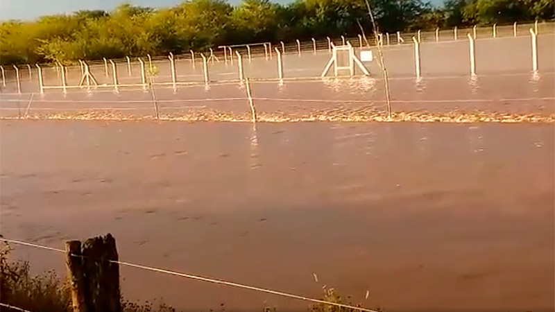 La cancha de Club Sportivo Victoria, inundada
