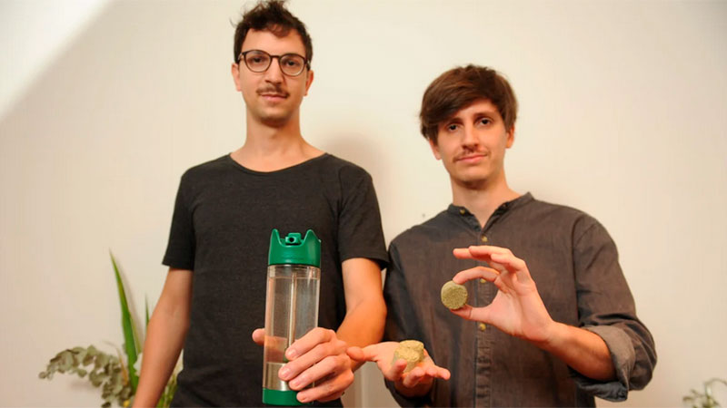 Marcos Stubrin y Salvador Fernández, inventores del mate en botella.