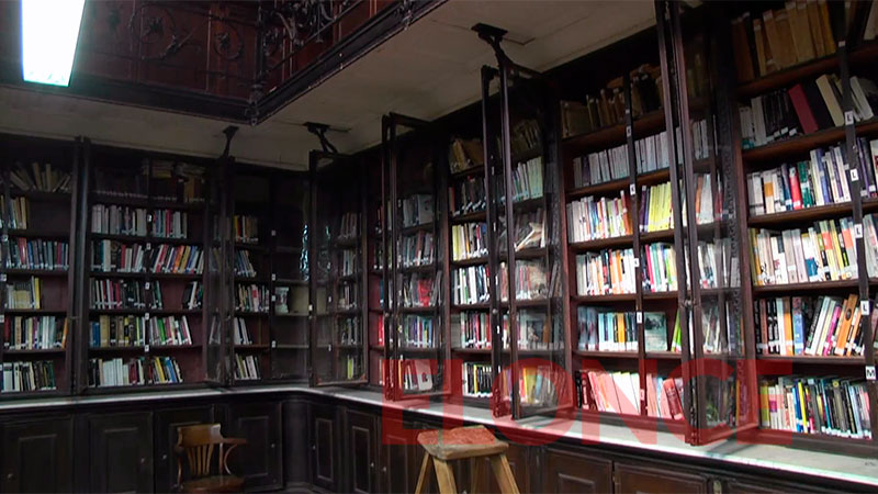 La Biblioteca Popular cuenta con 70.000 libros y algunos tienen más de ...