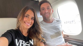 “Hacia una nueva aventura juntos”, escribió Antonela con Messi rumbo a París