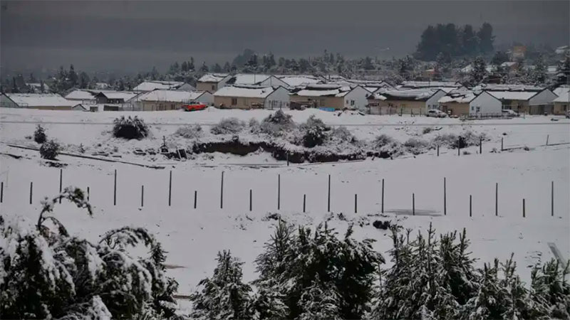 Suspenden las clases presenciales en Bariloche por las nevadas: fotos y ...