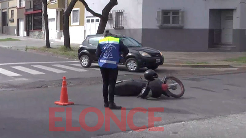 Una mujer fue hospitalizada tras fuerte choque entre un utilitario y ...
