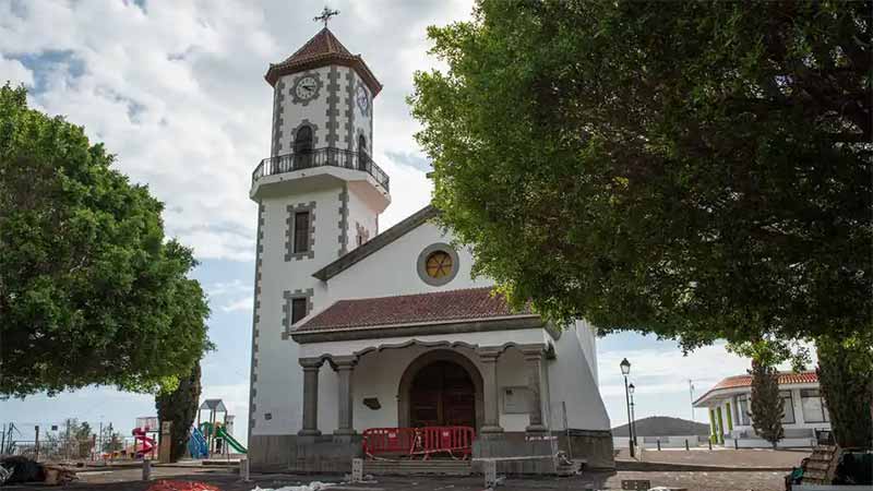 As&iacute; era la iglesia antes del paso de la lava