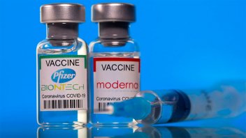 Covid: autorizan vacunas de Moderna y Pfizer para niños desde los seis meses