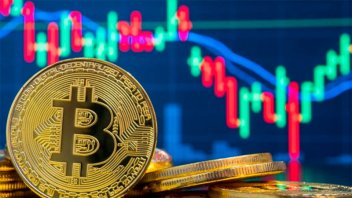 El bitcoin se desplomó alrededor de 10% y cayó a su nivel más bajo en 18 meses