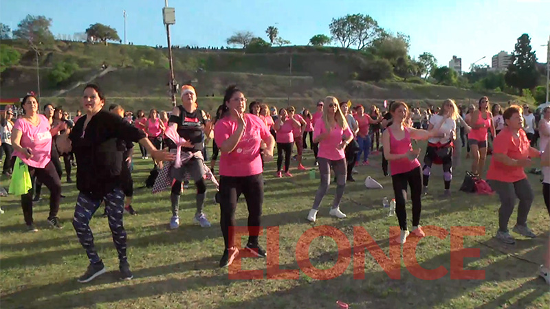 Zumba por el Mes Rosa (foto archivo Elonce)