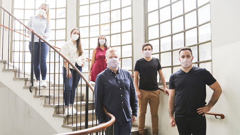 Gabriel Rabinovich y el equipo que llevó adelante el estudio