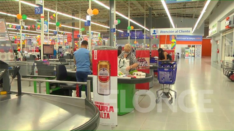 Despidieron a trabajadores de supermercado en Paraná y prevén más cesantías