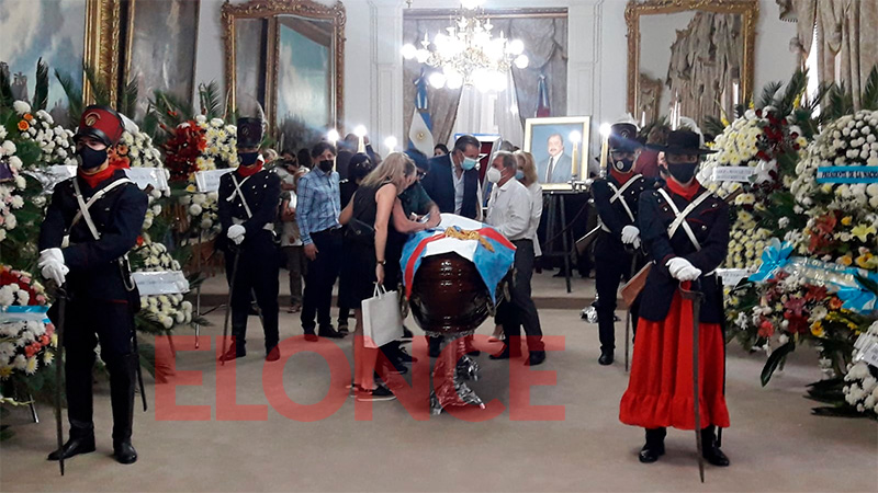Último adiós a Busti: despidieron al ex gobernador en Casa de Gobierno