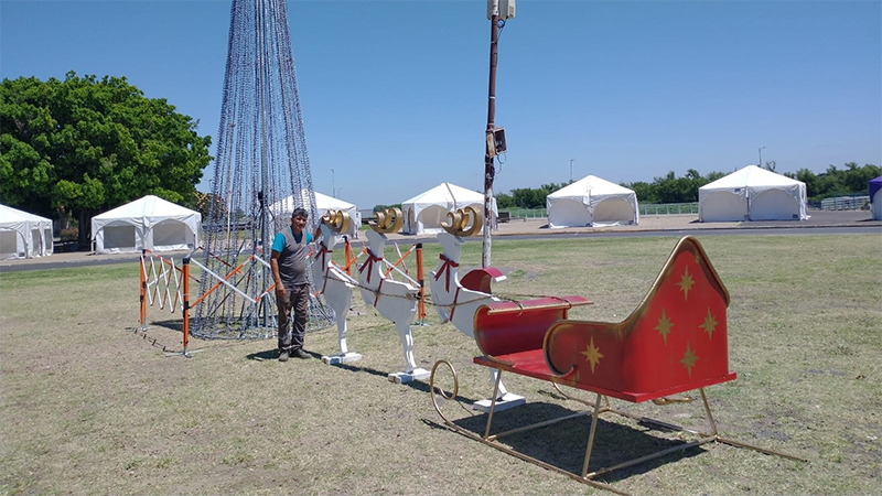 El trineo y los renos en Plaza de las Colectividades