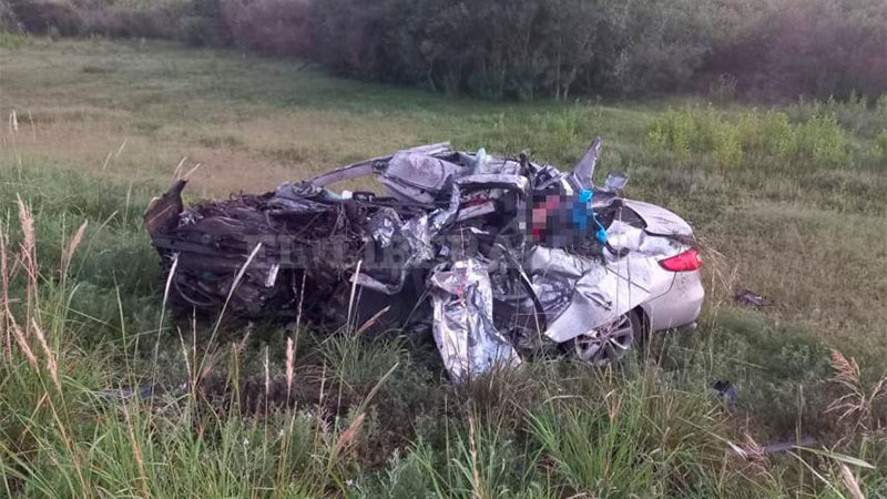 Tres muertos y un herido grave tras choque entre auto y colectivo en ...