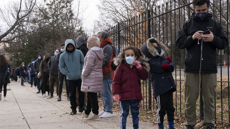 Récord mundial de casos diarios de covid en EEUU: más de un millón en 24 horas