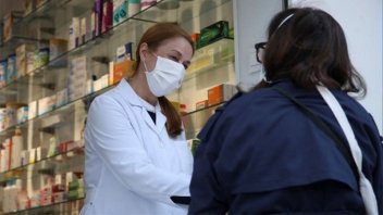 Covid: Córdoba habilitó los testeos y la aplicación de vacunas en farmacias