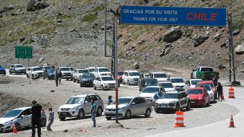 Cerraron la aduana de Chile por un brote de coronavirus