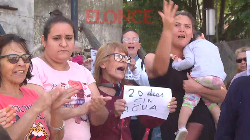 Vecinos de barrio Paraná V reclamaron por la falta del servicio de agua ...