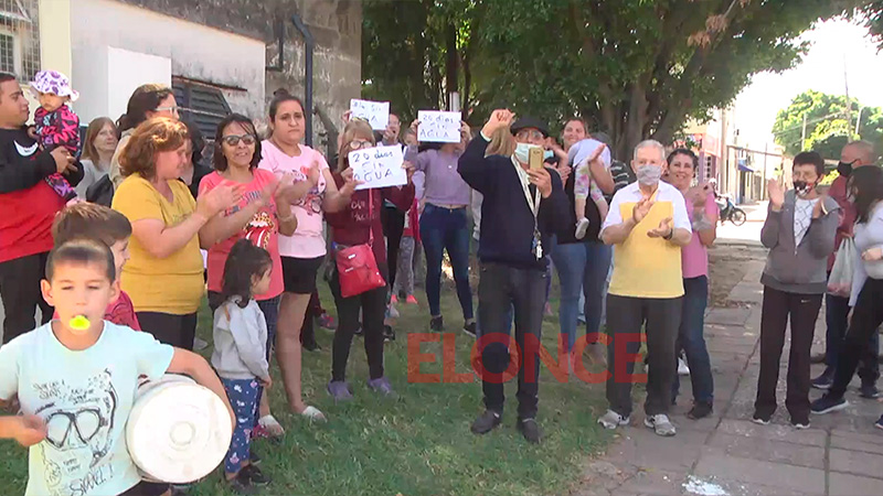 Vecinos de barrio Paraná V reclamaron por la falta del servicio de agua ...