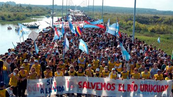 Este domingo habrá marcha ambiental en el puente internacional de Gualeguaychú