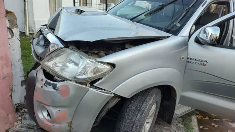 Una Camioneta Chocó Violentamente Contra El Muro Del Frente De Una Vivienda Policiales 8240