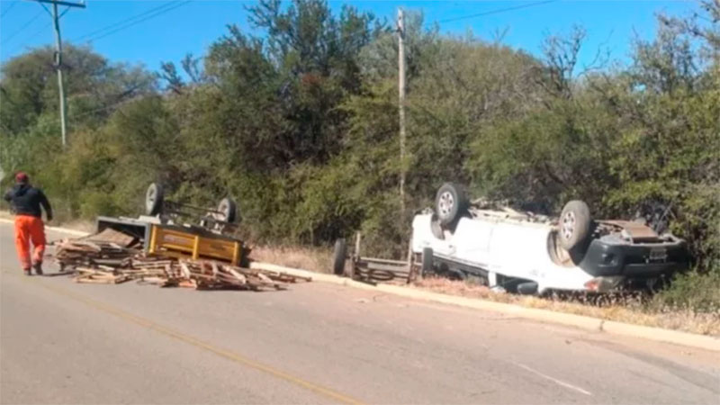 Un muerto y cuatro heridos al despistar y volcar una camioneta sobre la ...