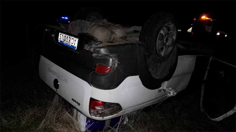 Hospitalizaron a una mujer tras el vuelco de una camioneta sobre Ruta ...