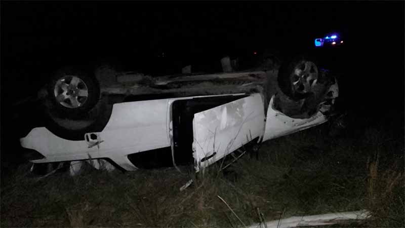 Hospitalizaron a una mujer tras el vuelco de una camioneta sobre Ruta ...