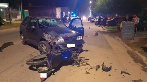 Hospitalizaron a motociclista que chocó de frente con un auto en Paraná