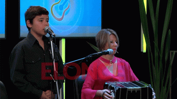 Miriam Gutiérrez cantó junto a su hijo en Elonce: La música “me llena el alma”