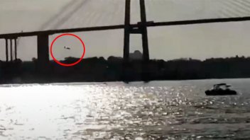 Avioneta pasó por debajo del puente Victoria-Rosario: sancionarán al piloto