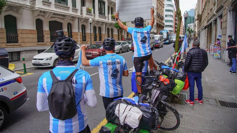 Entrerrianos en bicicletas hasta el Mundial de Qatar