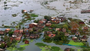 Suman 100 los muertos por lluvias torrenciales en Brasil y buscan más víctimas