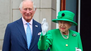 Reina Isabel reapareció en el cierre de los festejos por sus 70 años en el trono