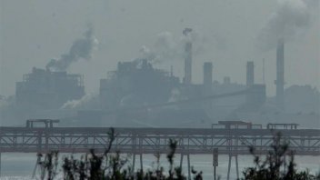 Más de 75 intoxicados y clases suspendidas por contaminación en zona de Chile