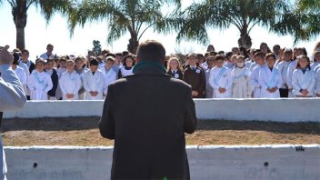 Alumnos de San Benito realizaron la promesa de lealtad a la Bandera Nacional