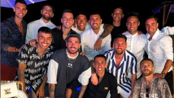 Messi celebró su cumpleaños con su familia y compañeros de la Selección