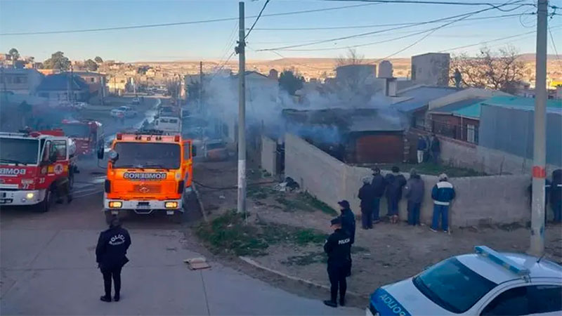 Una madre y sus hijos de 2 y 5 años murieron en incendio en su vivienda ...