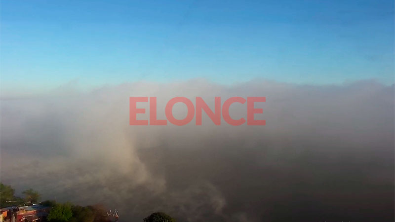 Video y fotos: un denso manto de niebla cubrió el río Paraná