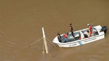 Sigue la búsqueda de pescador tras el choque entre barcaza y lancha en el Paraná