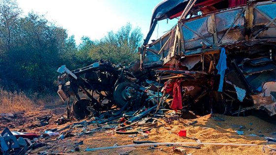 Ascienden a 7 los muertos por choque entre colectivo y camión: Las identidades