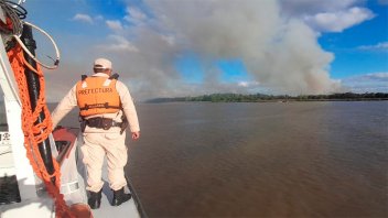 Prefectura mantiene fuerte operativo en las islas del Paraná por los incendios
