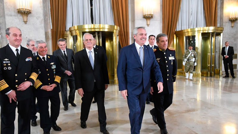 El Gobierno nacional oficializó el incremento salarial de las Fuerzas ...