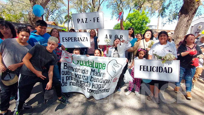 El paso de la Virgen por Parroquia Guadalupe