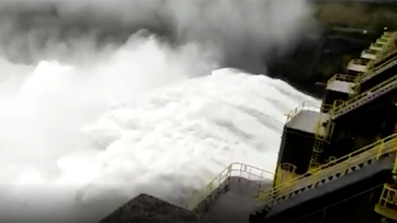 Videos: impresionante caudal tras apertura de compuertas en represa de Brasil